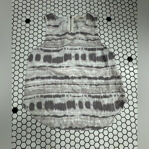 Everly sleeveless shirt size small